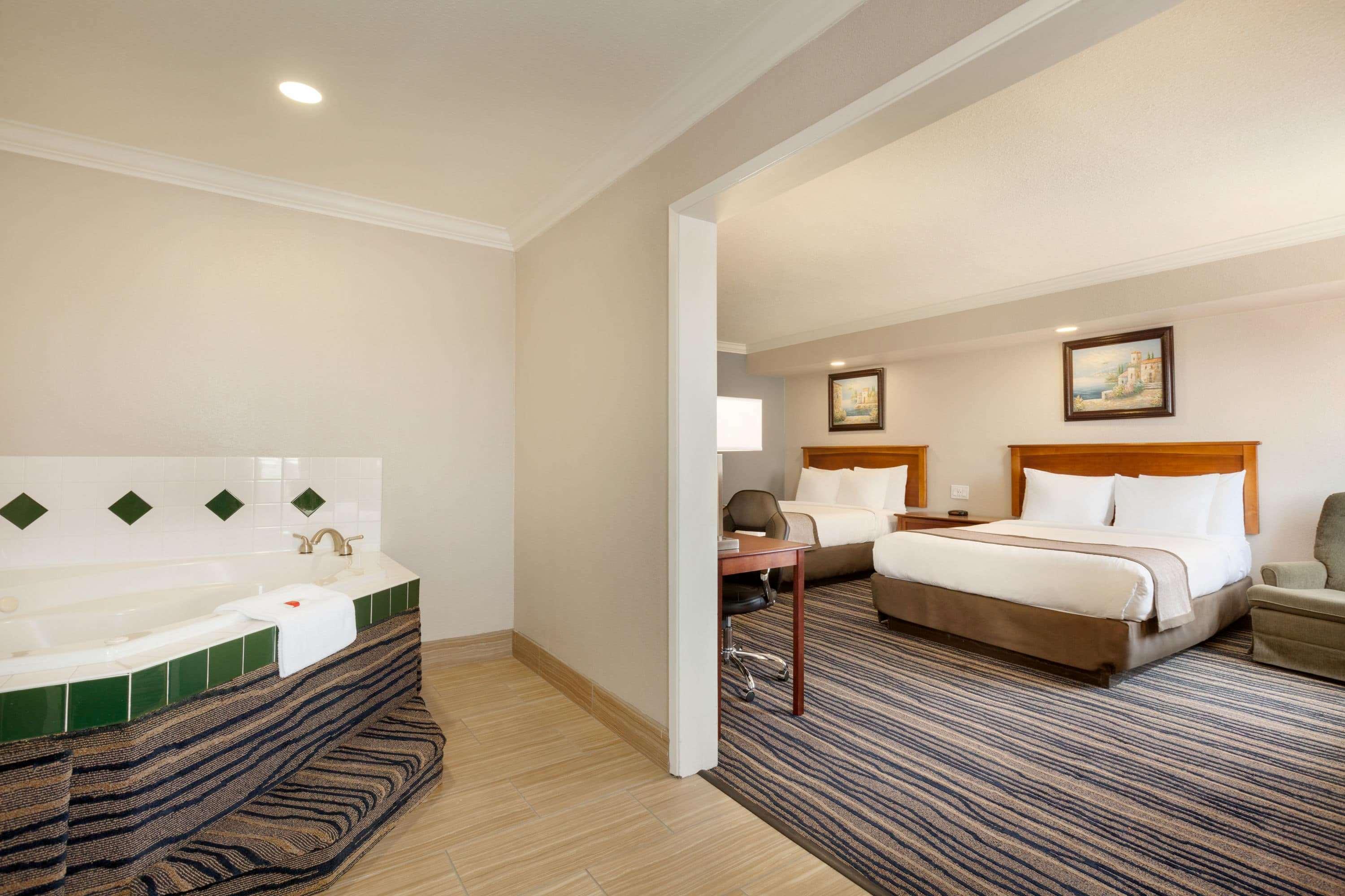 Days Inn By Wyndham Eureka Ca Экстерьер фото